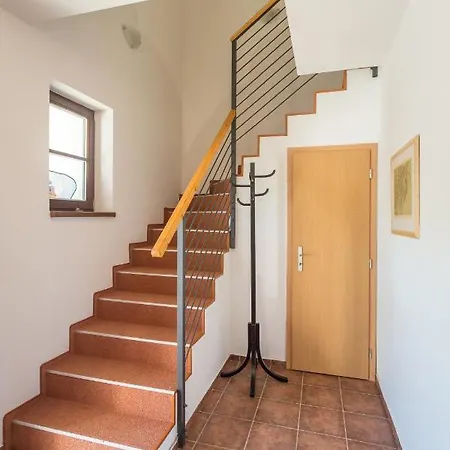 Nivy Alice A Petra Jandovych Apartment