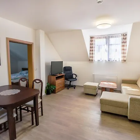 Nivy Alice A Petra Jandovych Apartment Valentova