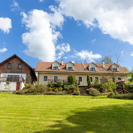 Nivy Alice A Petra Jandovych Apartment *