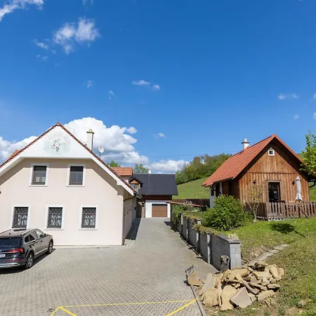 Nivy Alice A Petra Jandovych Apartment *