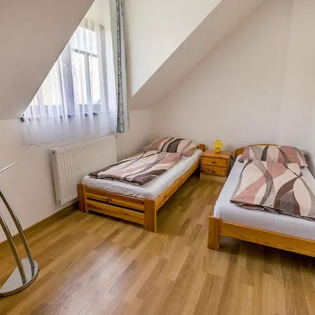 Nivy Alice A Petra Jandovych Apartment Valentova