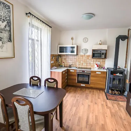 Nivy Alice A Petra Jandovych Apartment Valentova